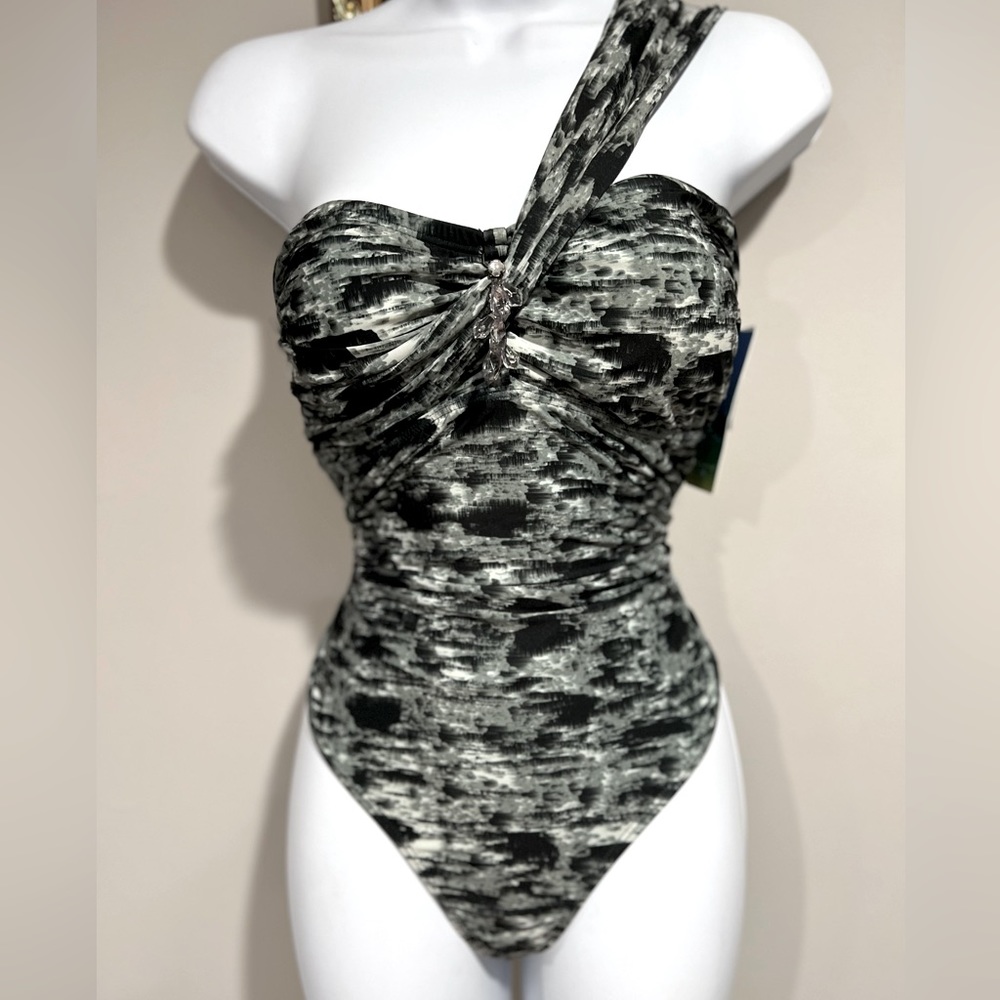 Luxe by Lisa Vogel one piece sexy swimsuit 🔥NEW 🔥